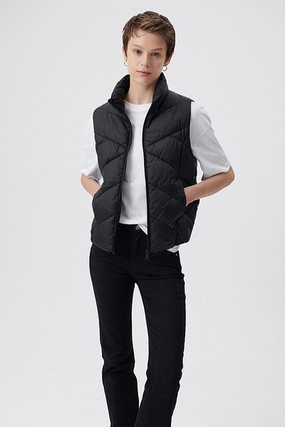 Mavi Vestă pufă neagră cu guler vertical Slim Fit / Slim Fit