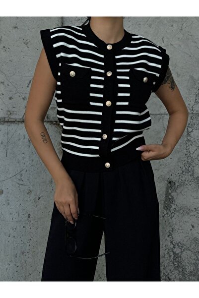 02Lady Fashion Striped Pocket Buttoned Knitwear Vest