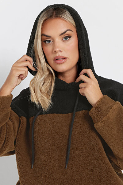 Stil Diva Plus Size Long Sleeve Plush Sweatshirt with Hood and Pocket 303794