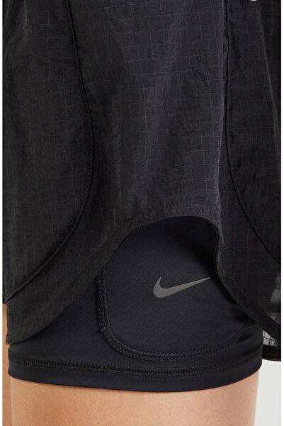 Nike Running Division
Dri-FIT 2'si 1 Arada Kadın Şortu FV6361-010 original sport