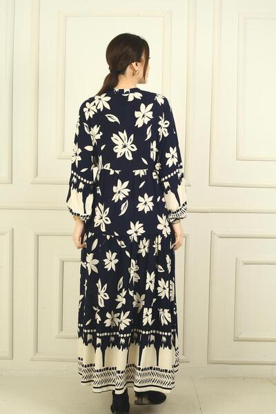 By Saygı Жіноча довга сукня оверсайз з напівзастібкою спереду, квітковим принтом та воланами