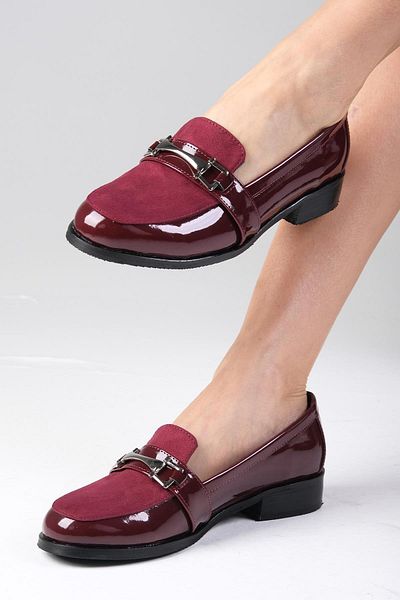 Mio Gusto Tägliche Oxford-Flachschuhe für Damen aus burgunderrotem Lackleder und Wildleder