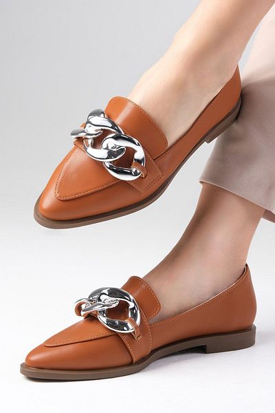 Mio Gusto Gianna Tan Color Chain Accessory Damen-Loafer für den Alltag, flache Schuhe