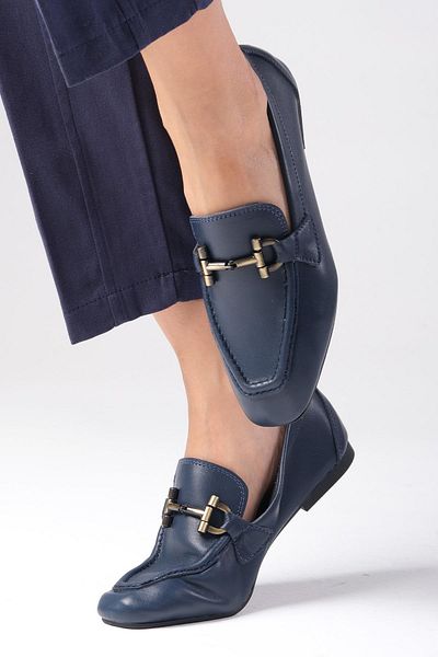 Mio Gusto Manon Genuine Leather Navy Blue Color Blunt Toe Women's Loafer Shoes with Chain Accessories