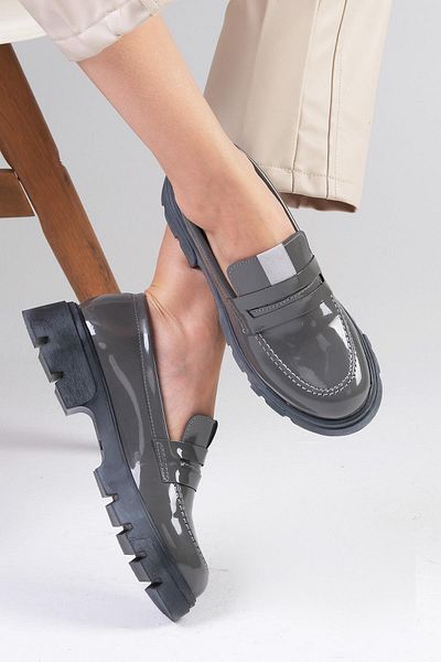 Mio Gusto Dámské polobotky Casey šedé lakované kůže s tlustou podrážkou