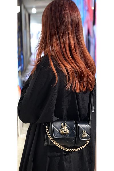 Katusa Geantă baghetă cu design detaliat pentru accesorii veveriță matlasată neagră