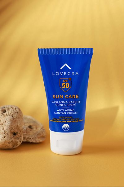 LOVECRA Spf 50+ High Uva/Uvb Protection Anti-Aging Fast Absorption Oil Free Sunscreen - 50ml