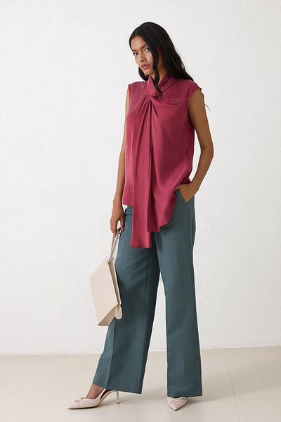 Setre Burgundy Neck Detailed Sleeveless Relaxed Fit Blouse