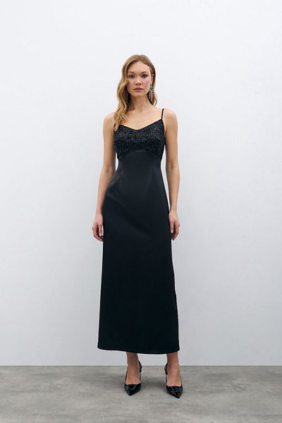 Sateen Rochie din satin negru - Detaliu cu paiete