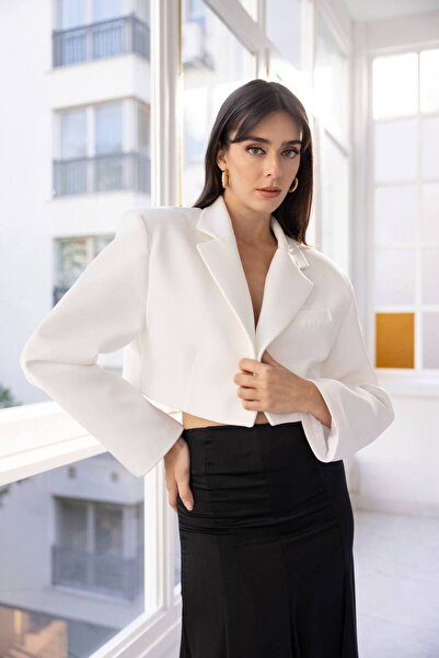 Zey Studio Kadın Beyaz Vatka Detaylı  Crop Blazer Ceket