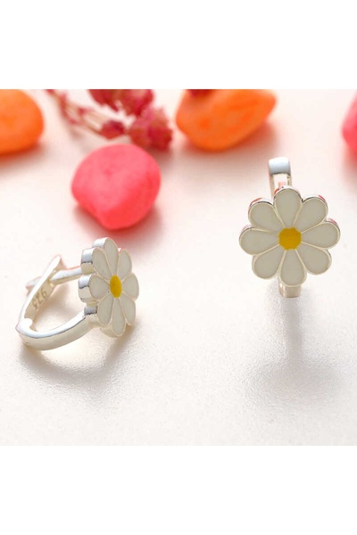 Genel Markalar Gümüş Papatya Çocuk Küpesi