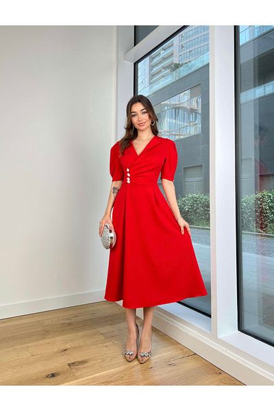Afiş Butik Rochie midi roșie la două piept, cu detaliu de piatră și drap