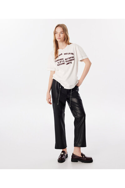 Twist T-shirt - Slogan Appliqued