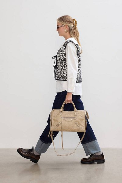 BE BLUE Sand Bucket Detailed Sleeve Bag