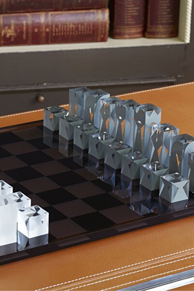 Jonathan Adler Akrilik Satranç Takımı, Şeffaf ve Duman Renkli Tasarım