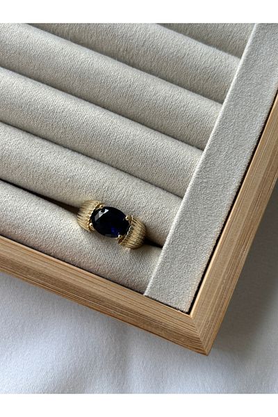 ringbox خاتم حجر كحلي مخطط باللون الذهبي