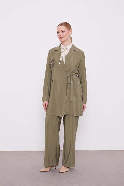 Levidor Σετ μπουφάν με λεπτομέρεια με καρφίτσα χακί τριαντάφυλλο