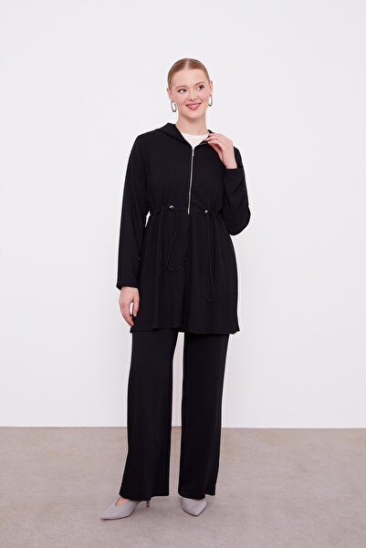 Levidor Double Suit with Pleated Detail