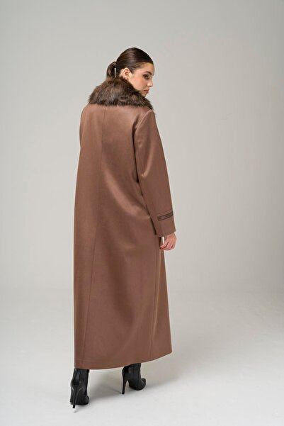 Olcay Velký semišový gabardinový vrchní kabát s odnímatelným límcem a kožešinovou výšivkou a koženým detailem A.KAHVE 6511