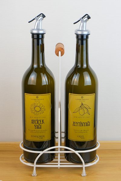 Digithome Petra Set of 2 Cream Metal and Wood Stand Oil Pots - Gold Label, 750 ml