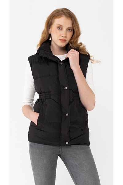 Olcay Kurze Pufferweste mit geraffter Taille, Schwarz 8204