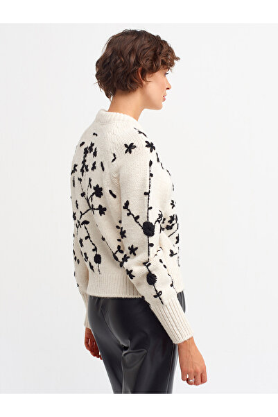 Dilvin 2699 Pulover cu decolteu rotund brodat de culoare ecru