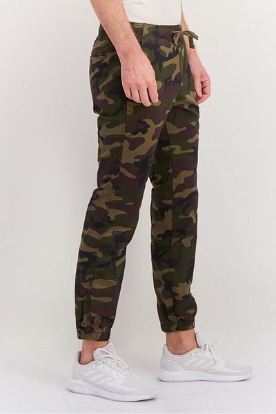 GAP Men Regular Fit Camouflage Jogger Pants, Olive Combo
