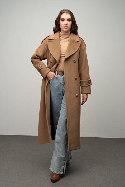 Olcay Oversize dvouřadý kabát - nízký rukáv a nárameníky Detailní K. KAMEL 3062