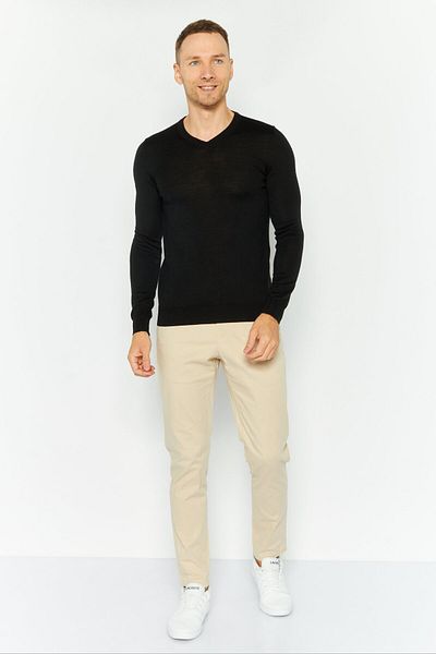Lyle & Scott Men V-Neck Textured Long Sleeves Sweater, Black
