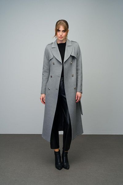 Olcay GRAUER zweireihiger Kaschmirmantel - Schulterklappen- und Umhangdetail, Zwischengröße, Modell 3006