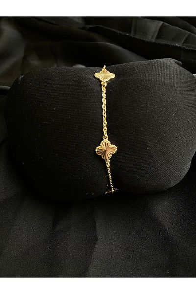 Passionis Jewelry سوار البرسيم الذهبي المكافئ من Vanclef