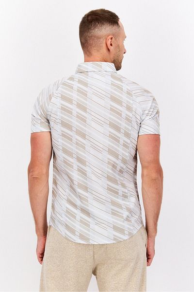 Perry Ellis قميص رجالي كاجوال بقصّة Slim Fit وبأكمام قصيرة وطبعة كاملة، لون بيج
