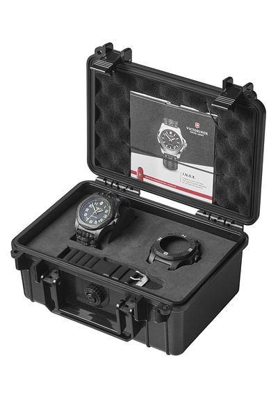 Victorinox Mens Watch 241859, Quartz, 43mm, 20atm