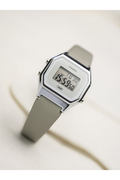 Casio Ceas de dama Casio LA680WEL-8EF, Quartz, 29mm, 3ATM