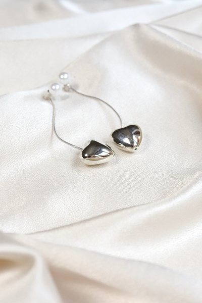 Brillo Chain Dangle Heart Pearl Earrings