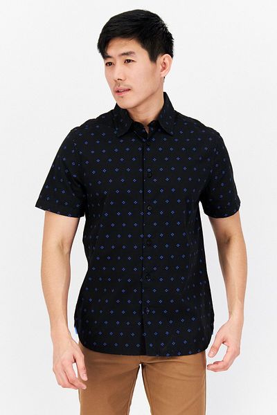 Vince Camuto Men Regular Fit Short Sleeves Allover Print Casual Shirt, Black