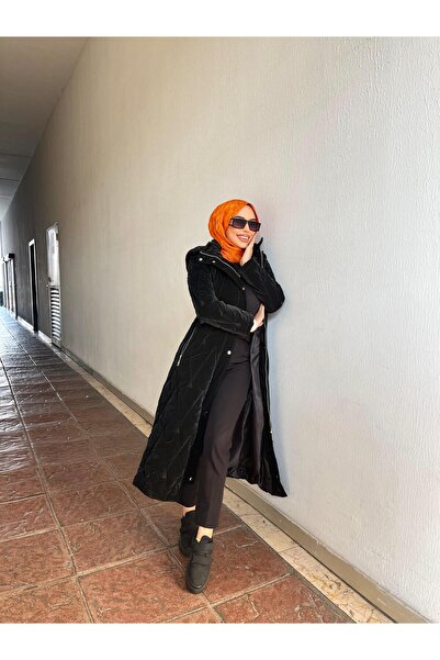 Minel Women's Zippered Black Coat 028