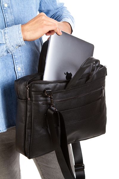 Newish Men's Black Leather Hand and Shoulder Laptop & Briefcase