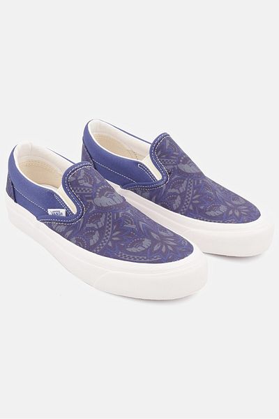Vans Men Classic Slip On Casual Shoes, Navy Blue Combo
