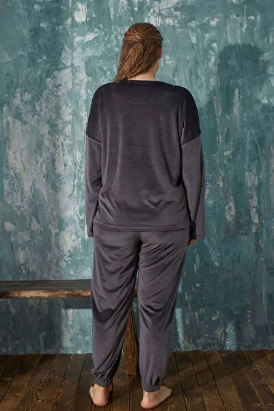 İpek Women's Long Sleeve Velvet Plus Size Pajama Set