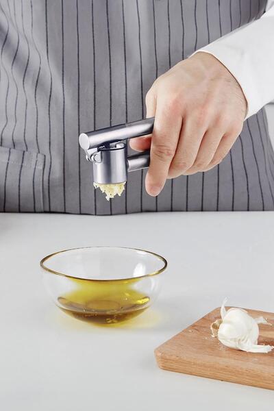 Depa Stainless Metal Garlic and Ginger Masher Chopper with Chamber