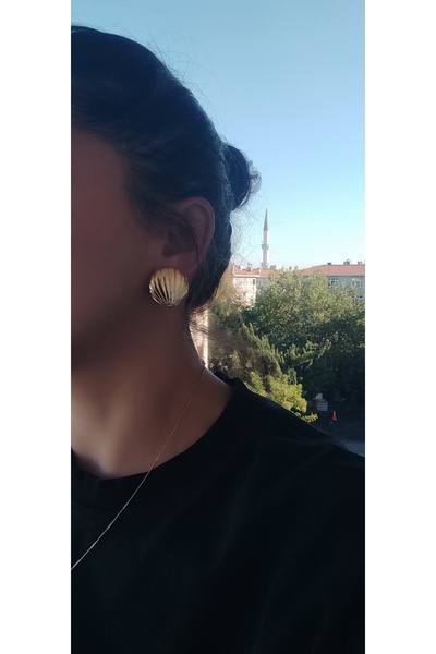 Natural Jewelleryy أقراط المحار الفولاذية النسائية