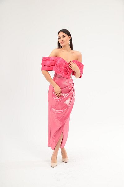 Robes Γυναικείο κολάρο Madonna Ασύμμετρη πλισέ και πέτρινη καρφίτσα Λεπτομερές κομψό βραδινό φόρεμα