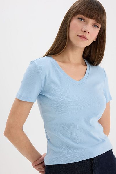 DeFacto Rippen-T-Shirt mit V-Ausschnitt und schmaler Passform – 100 % Baumwolle, kurze Ärmel, I1080AZ25SP