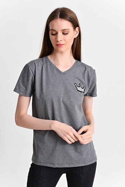 Cotton Mood 9282822 Single Jersey Short Sleeve V-Neck Blouse with Crown Stone on the Chest Fume