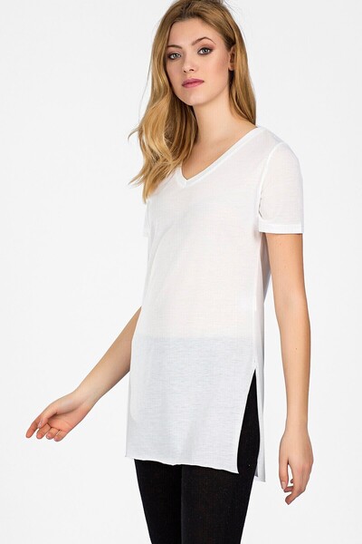 Cotton Mood 9041038 V-Neck Side Slit Short Sleeve T-Shirt Ecru