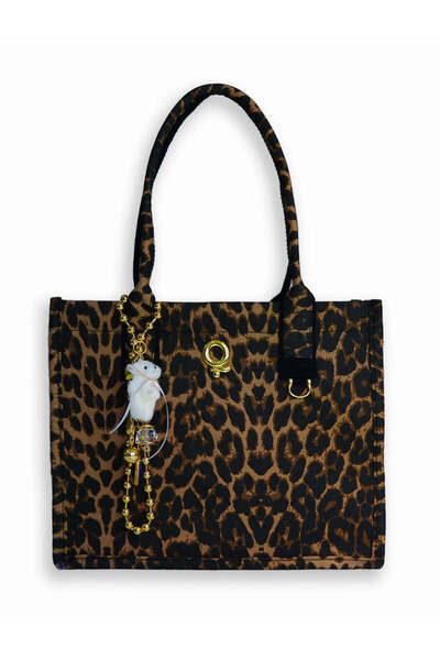 Butik QUTU CLUB LEOP-ART No.5 Leopar desenli Kanvas Aksesuar ve Charmlı Kadın...