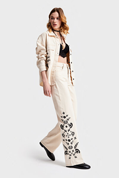 its basic 7S569 Model Embroidered Raw Color Women's Denim - Loose Fit Design