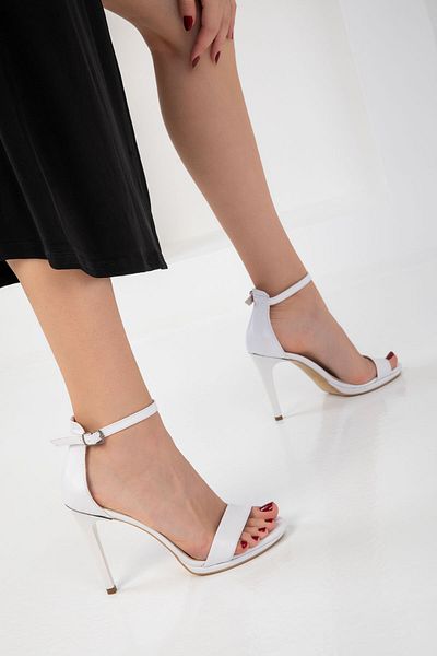 SOHO Weiße klassische Damenschuhe mit Absatz 14530