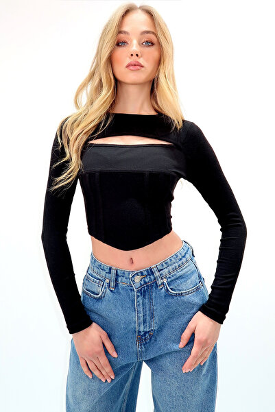 Trend Alaçatı Stili Women's Black Crew Neck Out Cut Stitched Crop Blouse ALC-...